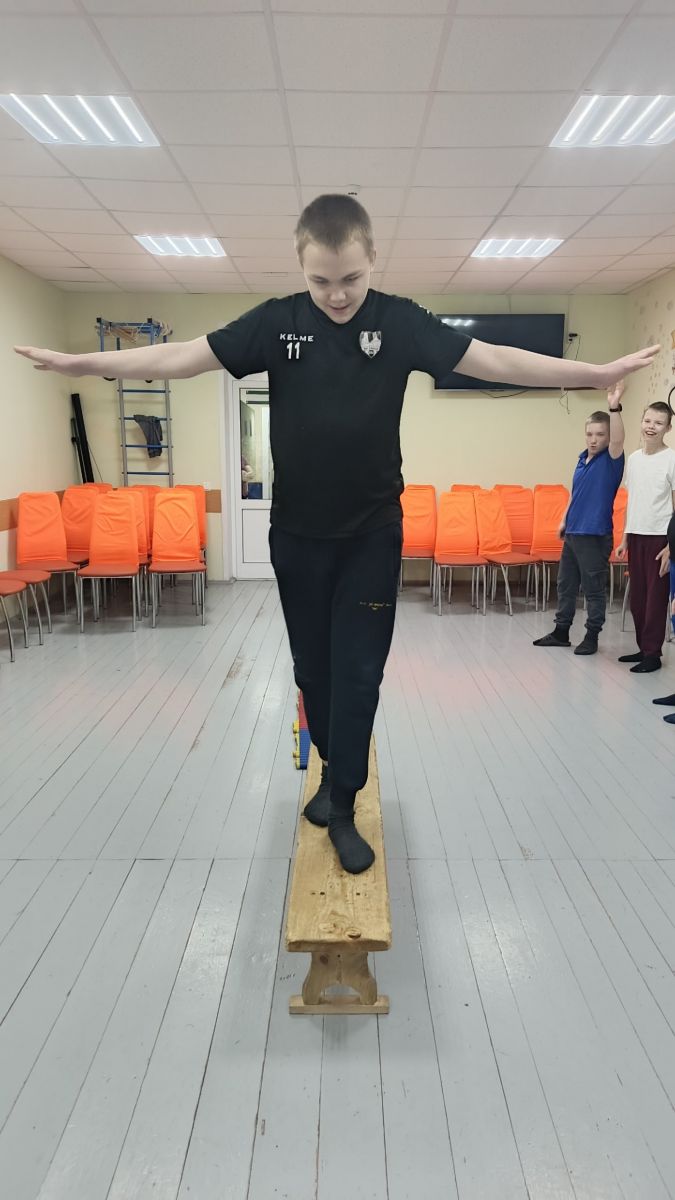 Упражнения с использованием гимнастической скамейки