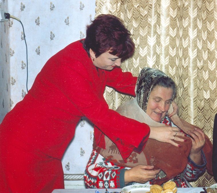 Звание «Мать - героиня», орден «Родительская слава», медаль ордена «Родительская слава»