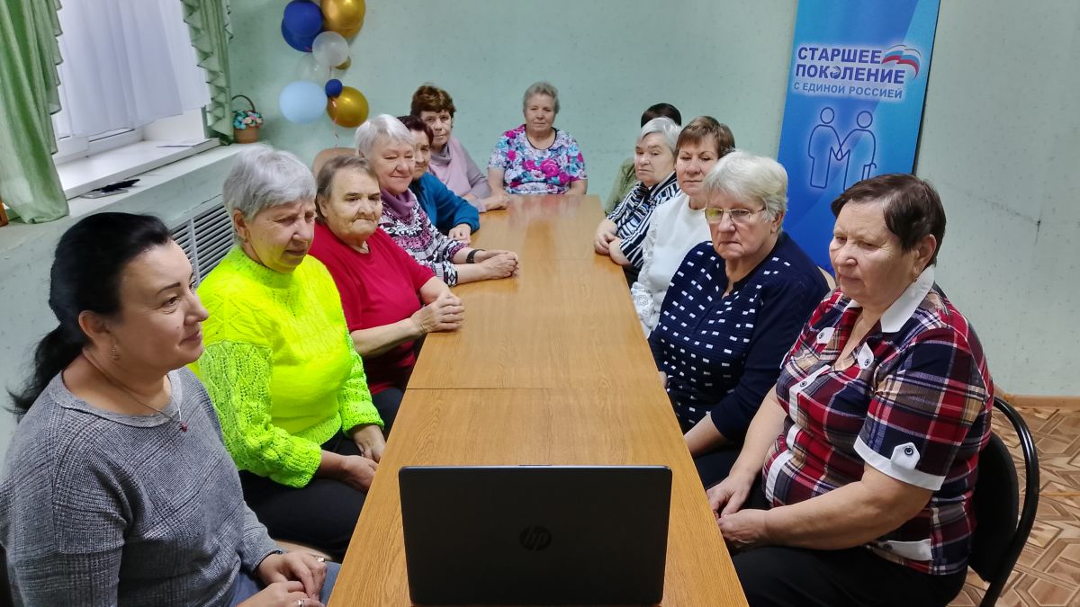 В отделении дневного пребывания продолжается осенняя сессия онлайн - занятий по финансовой грамотности для старшего поколения