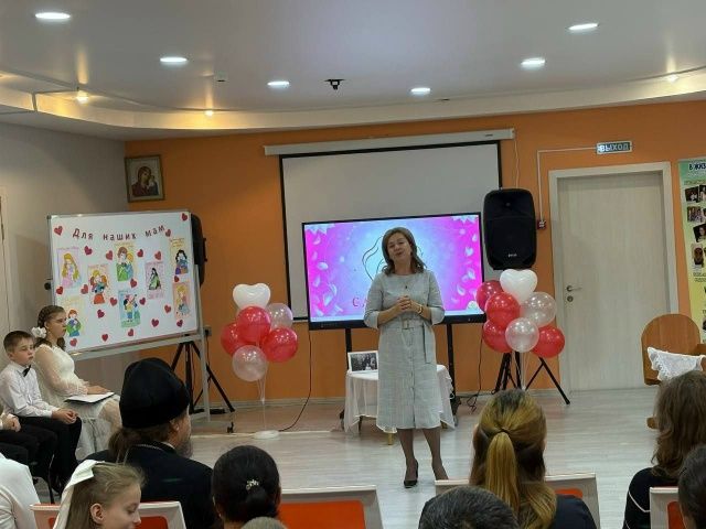 Любовью материнской мы согреты