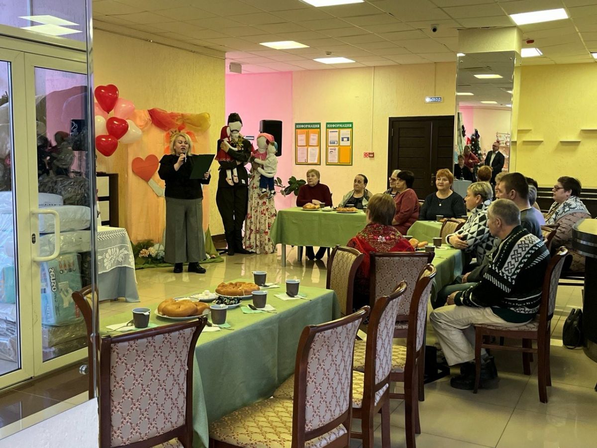 Получатели социальных услуг  отделения дневного пребывания на мероприятии, посвященном Декаднику инвалидов