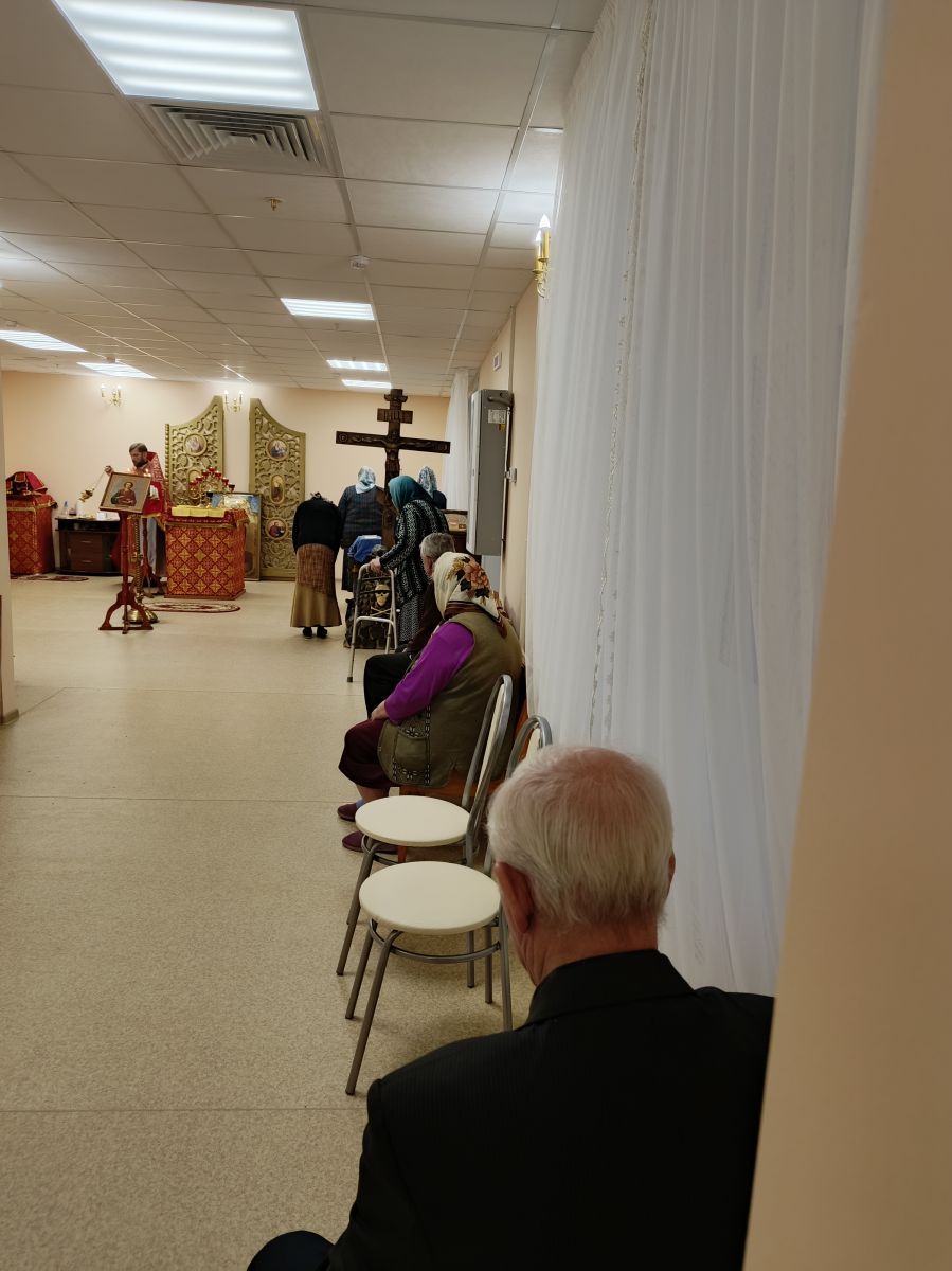 В молельной комнате Учреждения службу провёл иерей Владимир Курбетов