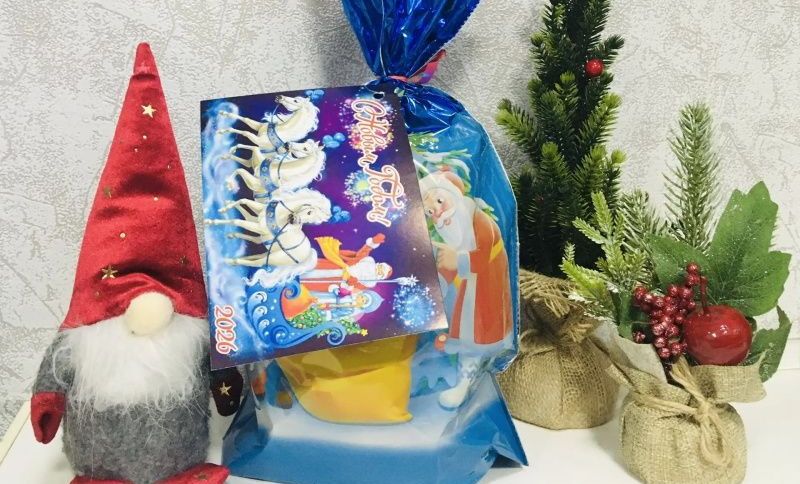 Сладкие подарки с поздравительными открытками от Главы Республики Мордовия Артёма Здунова