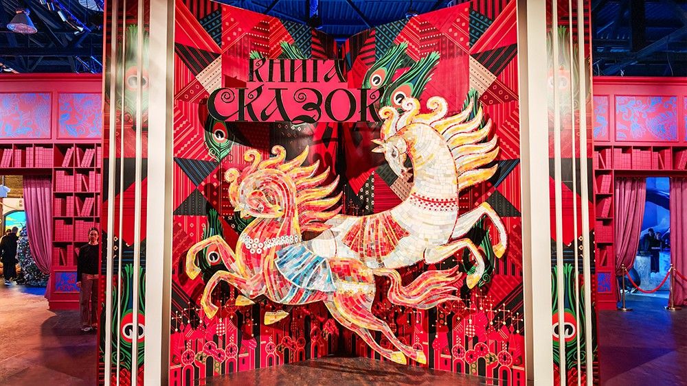 ПУТЬ ГЕРОЯ НАЧИНАЕТСЯ ЗДЕСЬ:  В НЦ &laquo;РОССИЯ&raquo; ОТКРЫЛАСЬ ВЫСТАВКА  &laquo;КНИГА СКАЗОК&raquo;