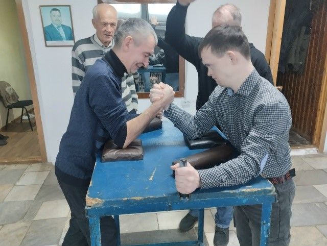 Соревнования по армрестлингу среди инвалидов