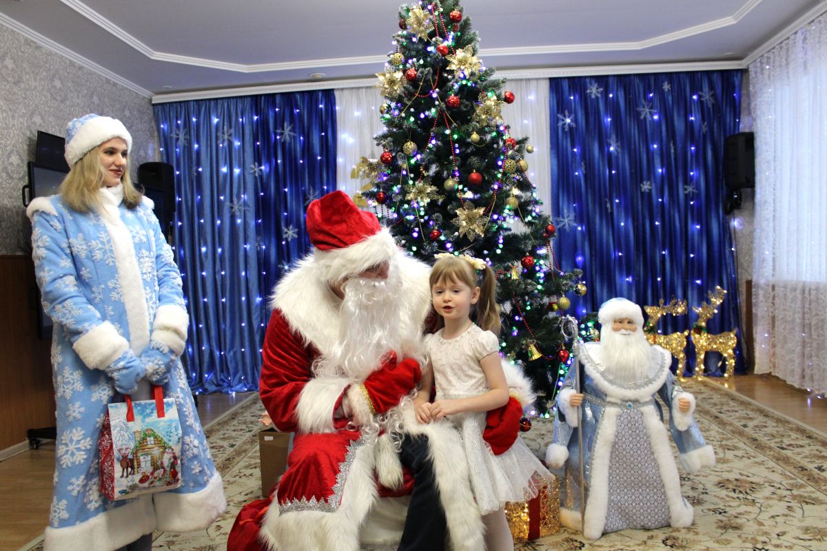 И снова гости у нашей ёлки