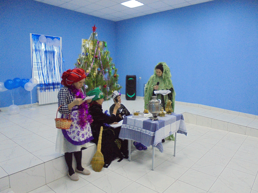 Театрализованное представление &laquo;У новогодней елки&raquo;