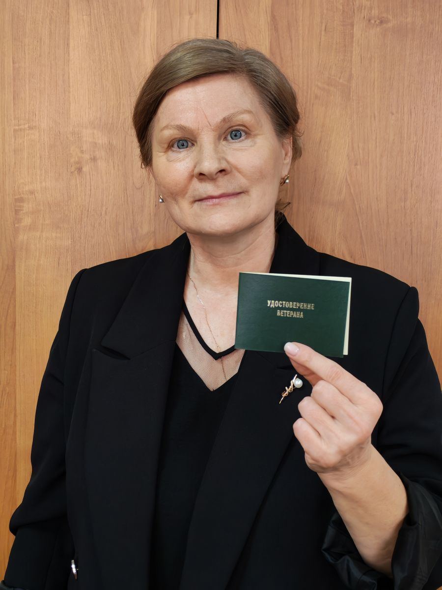 Вручение удостоверения &laquo;Ветеран труда&raquo;