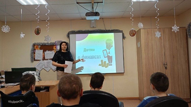 Сегодня в группе 1 воспитатель Силаева И.М. провела беседу с элементами презентации "Детям о финансах"