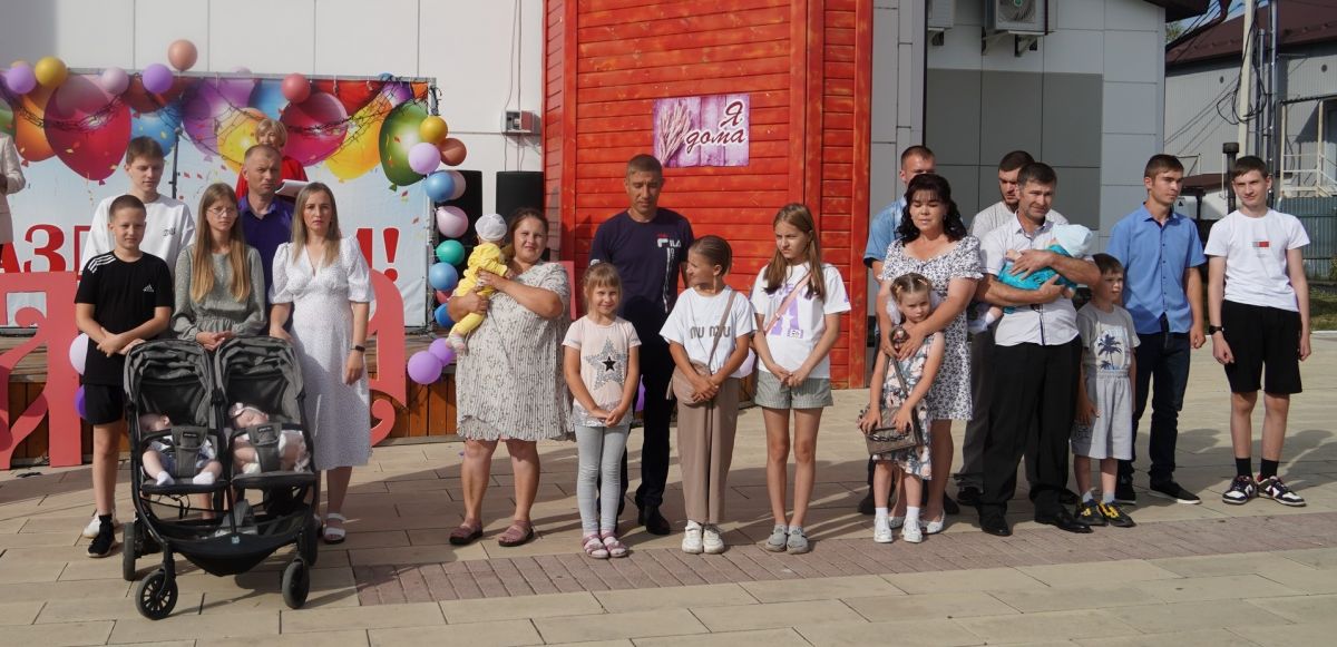 Мера социальной поддержки для молодых многодетных семей-единовременная выплата 300 000 рублей