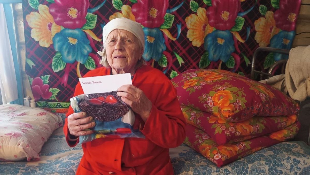 ПОЗДРАВЛЕНИЕ ОТ ПРЕЗИДЕНТА РФ ВРУЧИЛИ ДОЛГОЖИТЕЛЬНИЦЕ АБДУЛКИНОЙ АННЕ ВАСИЛЬЕВНЕ