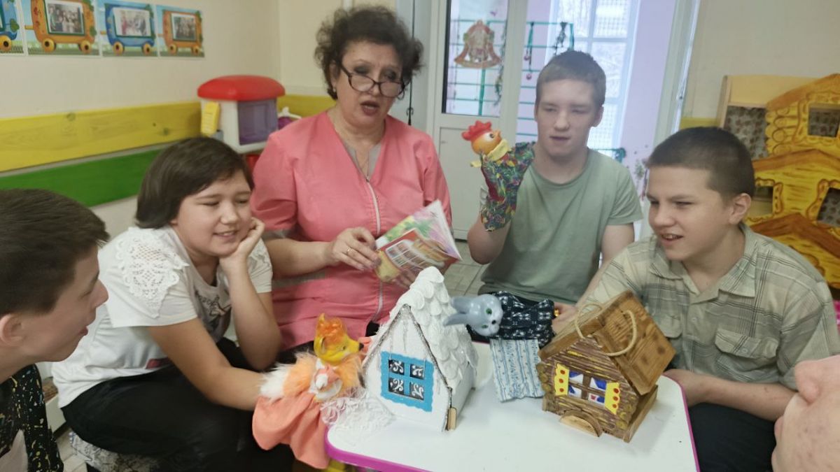 Чтение сказки "Зайкина избушка"