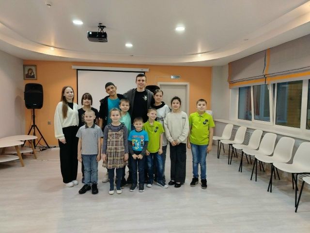 Визит защитника хоккейного клуба "МГУ- Талина"  к воспитанникам приюта &laquo;Надежда&raquo;