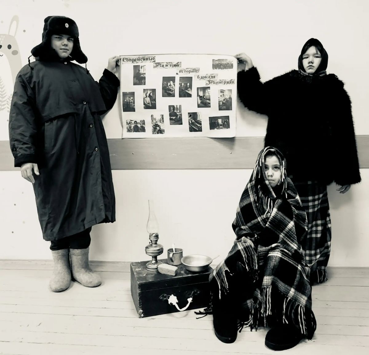 Фотоплакат &laquo;Современные дети в тени истории: блокада Ленинграда&raquo;