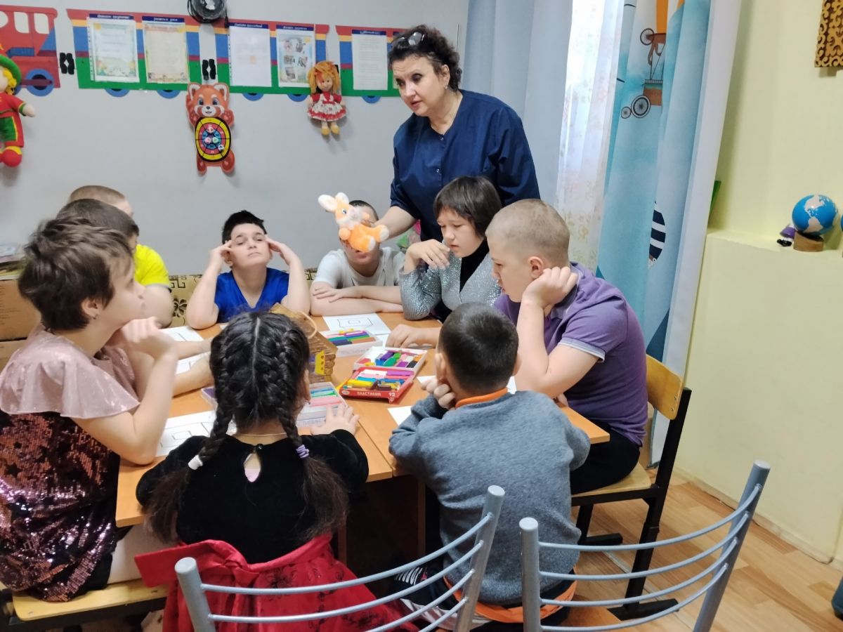 Творческая мастерская "Аппликация избушки для зайчика"