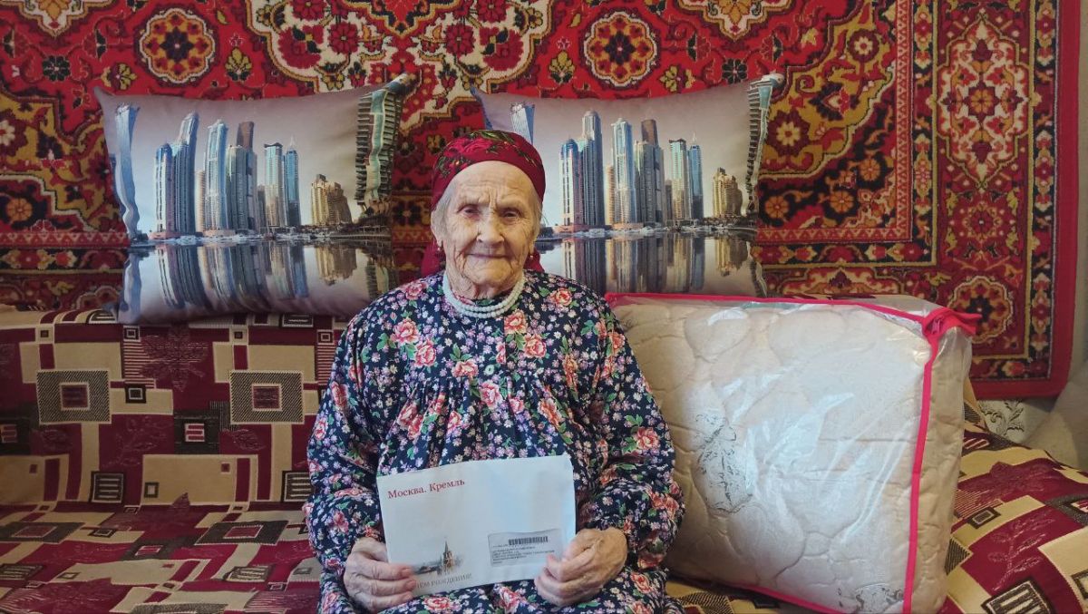 ПОЗДРАВЛЕНИЕ ОТ ПРЕЗИДЕНТА РФ ВРУЧИЛИ ДОЛГОЖИТЕЛЬНИЦЕ ШЕСТОВОЙ ПЕЛАГЕЕ СЕМЕНОВНЕ