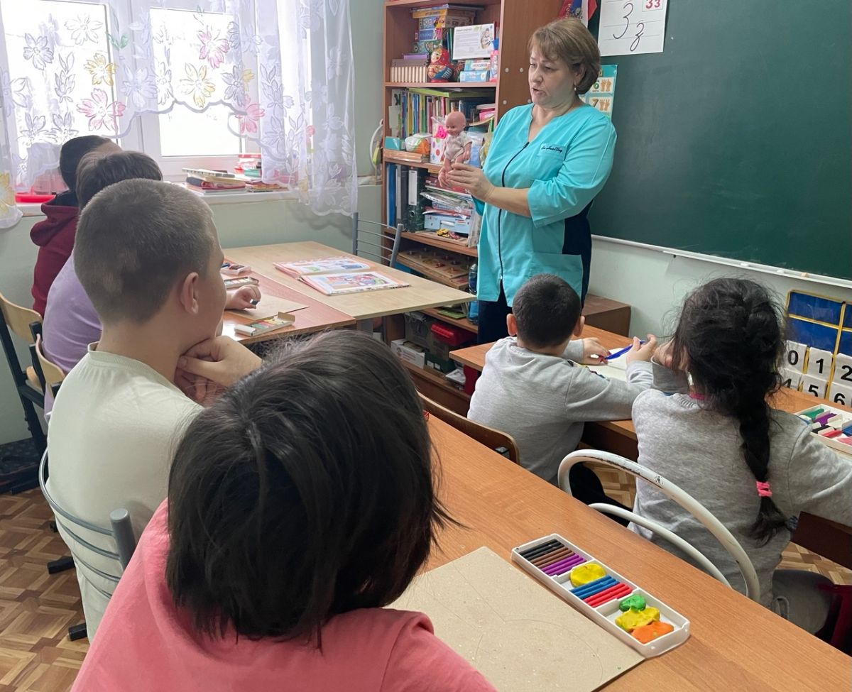 Мебель для куклы (работа с пластилином)