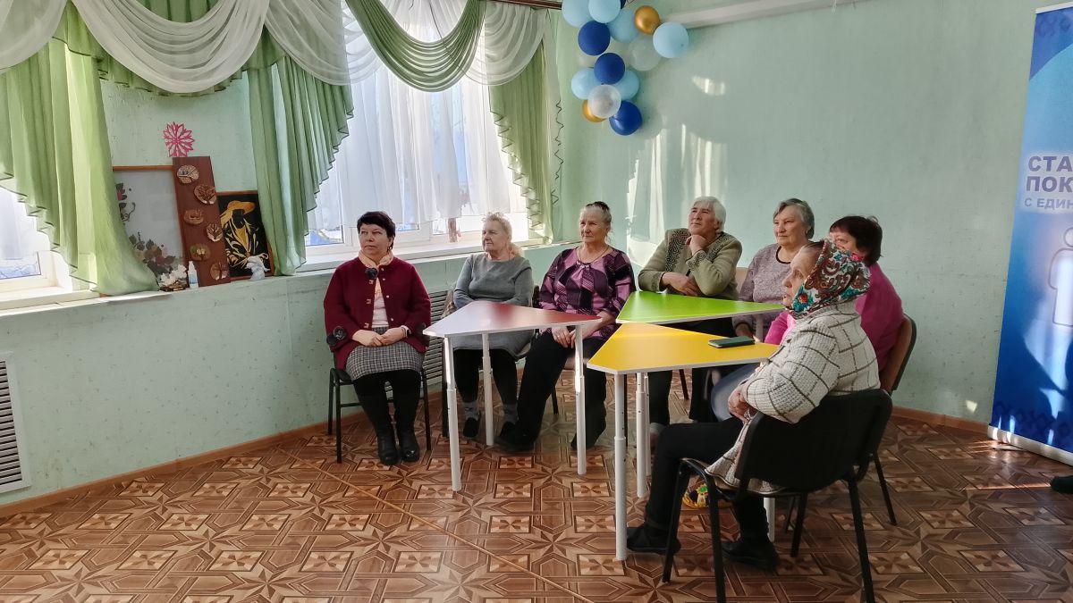 В  отделении дневного пребывания  в рамках мероприятий, посвященных Году единства народов России, стартовал увлекательный цикл виртуальных путешествий "Россия - города и народы"