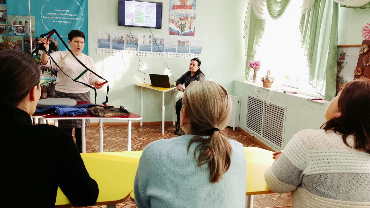 С заботой о тех, кто нуждается в особом внимании, продолжает свою работу "Школа родственного ухода"