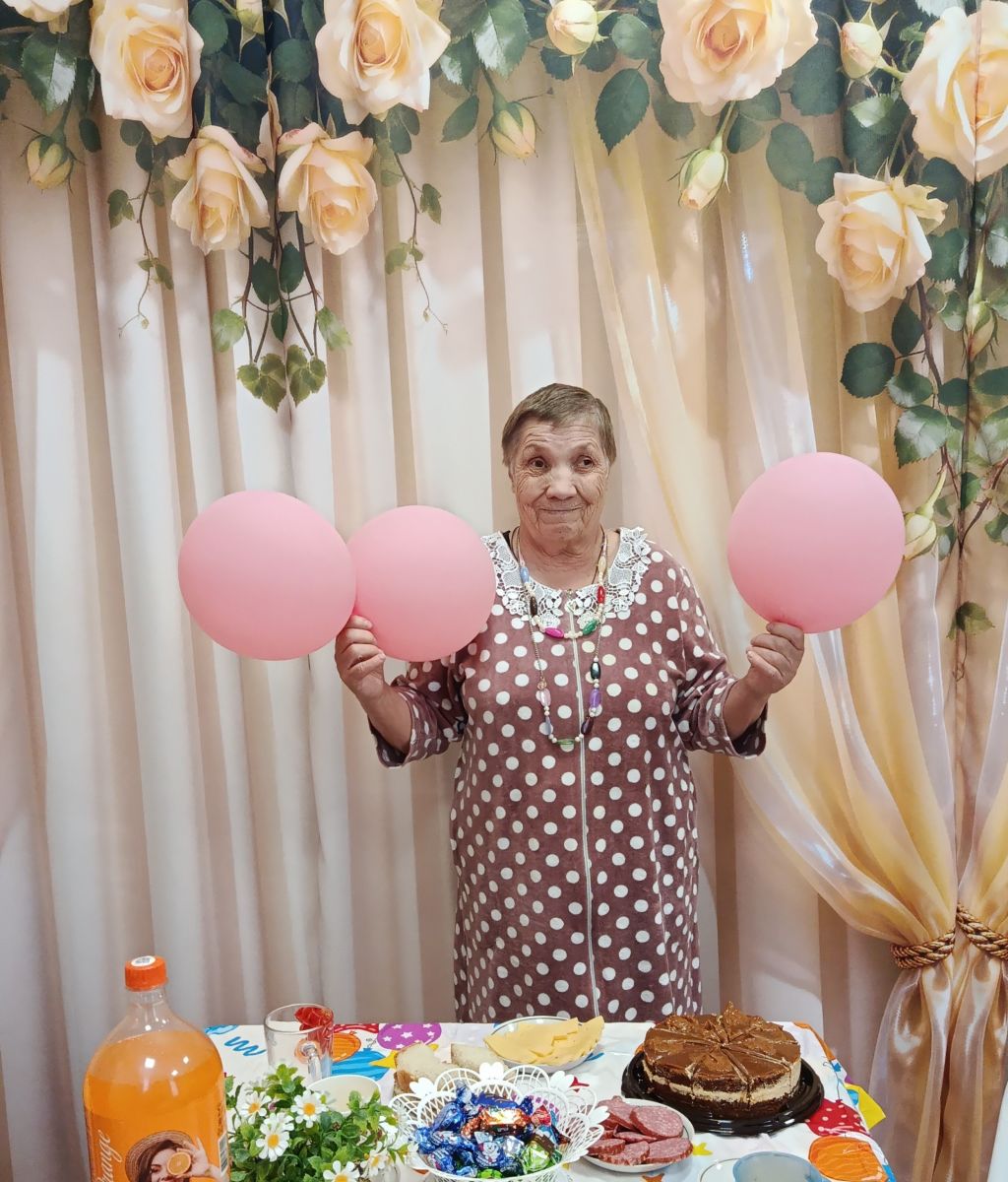 Сегодня в В ГБСУ СОН РМ &laquo;Старотештелимский дом социального обслуживания&raquo; отметила свой пятидесяти пяти летний юбилей проживающая интерната Носова Любовь Ивановна