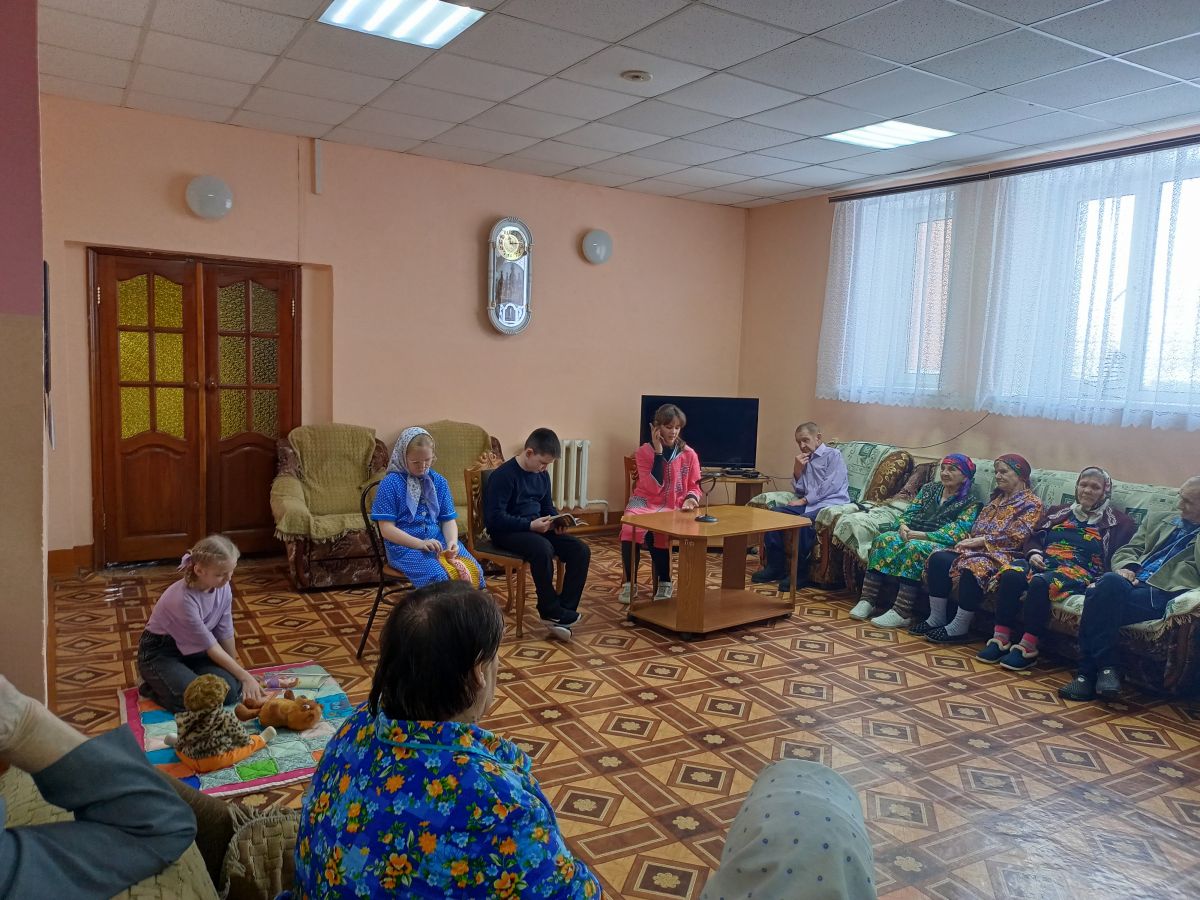 В преддверии Дня защитника Отечества, ученики  &laquo;Большеигнатовская СОШ&raquo; пришли поздравить мужскую половину получателей социальных услуг дома-интерната