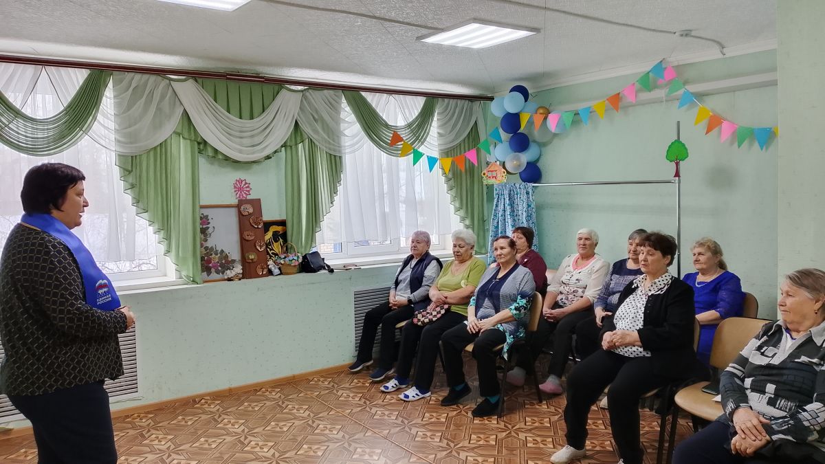 В преддверии Международного женского дня 8 марта в отделении дневного пребывания сложилась замечательная традиция &mdash; поздравлять наших дорогих посетительниц приходят школьники ИСОШ №2