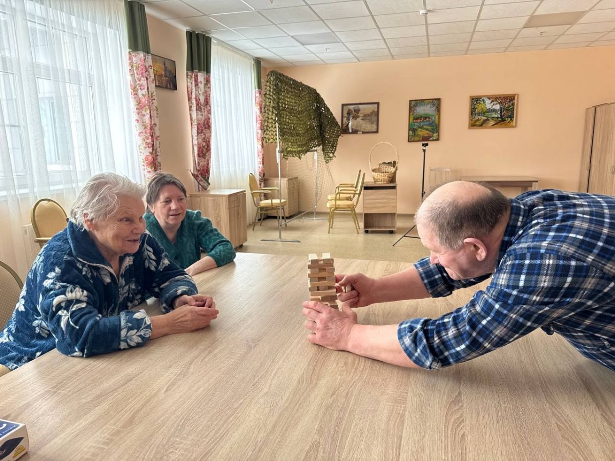 Падающая башня