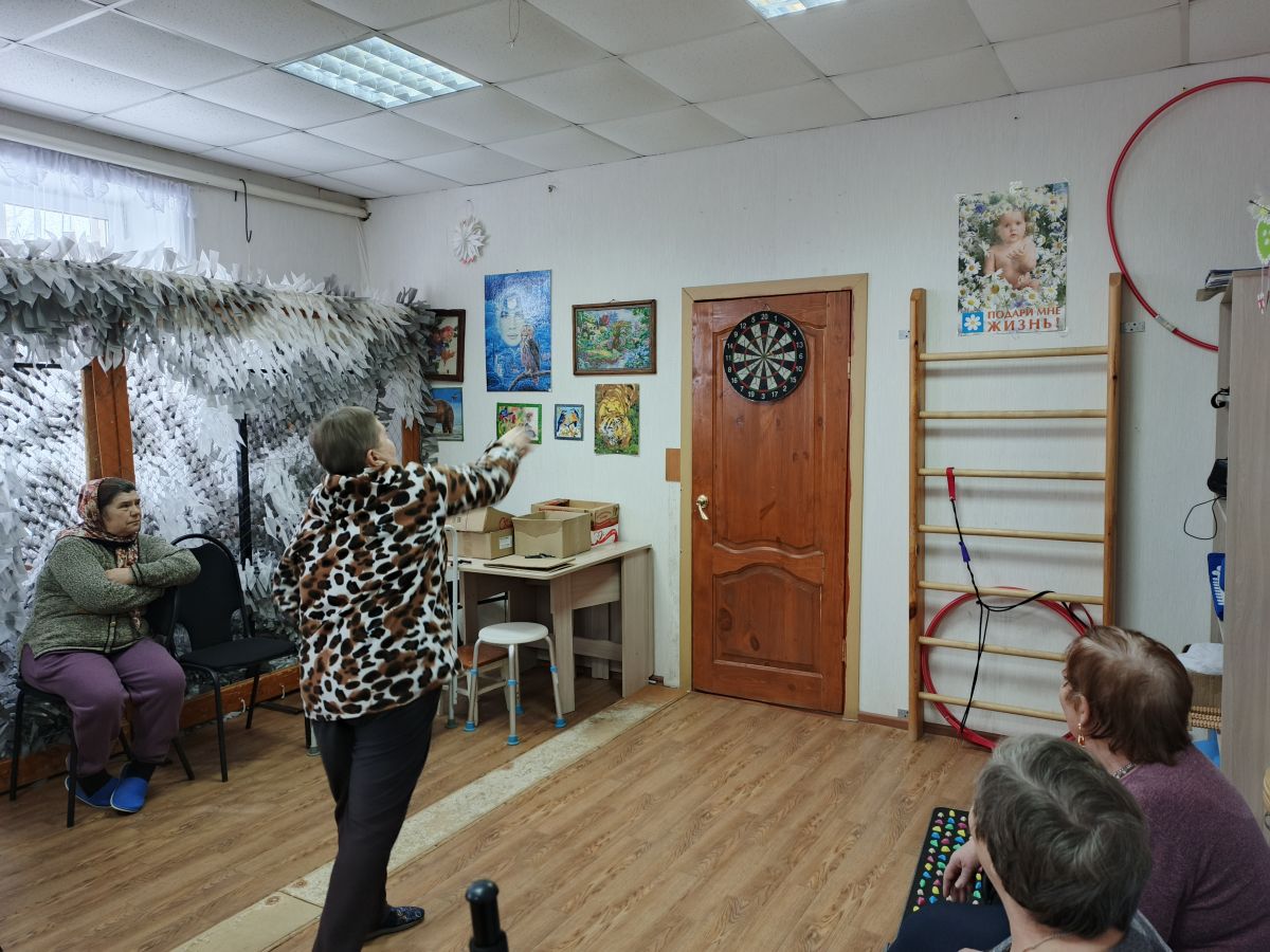 Соревнования по дартсу среди граждан пожилого возраста в отделении дневного пребывания