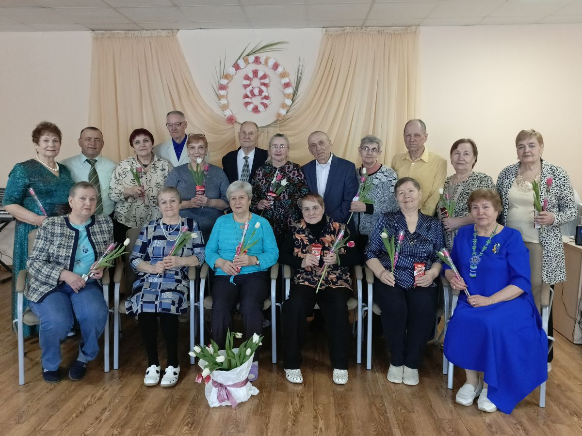 Весна, цветы и комплименты