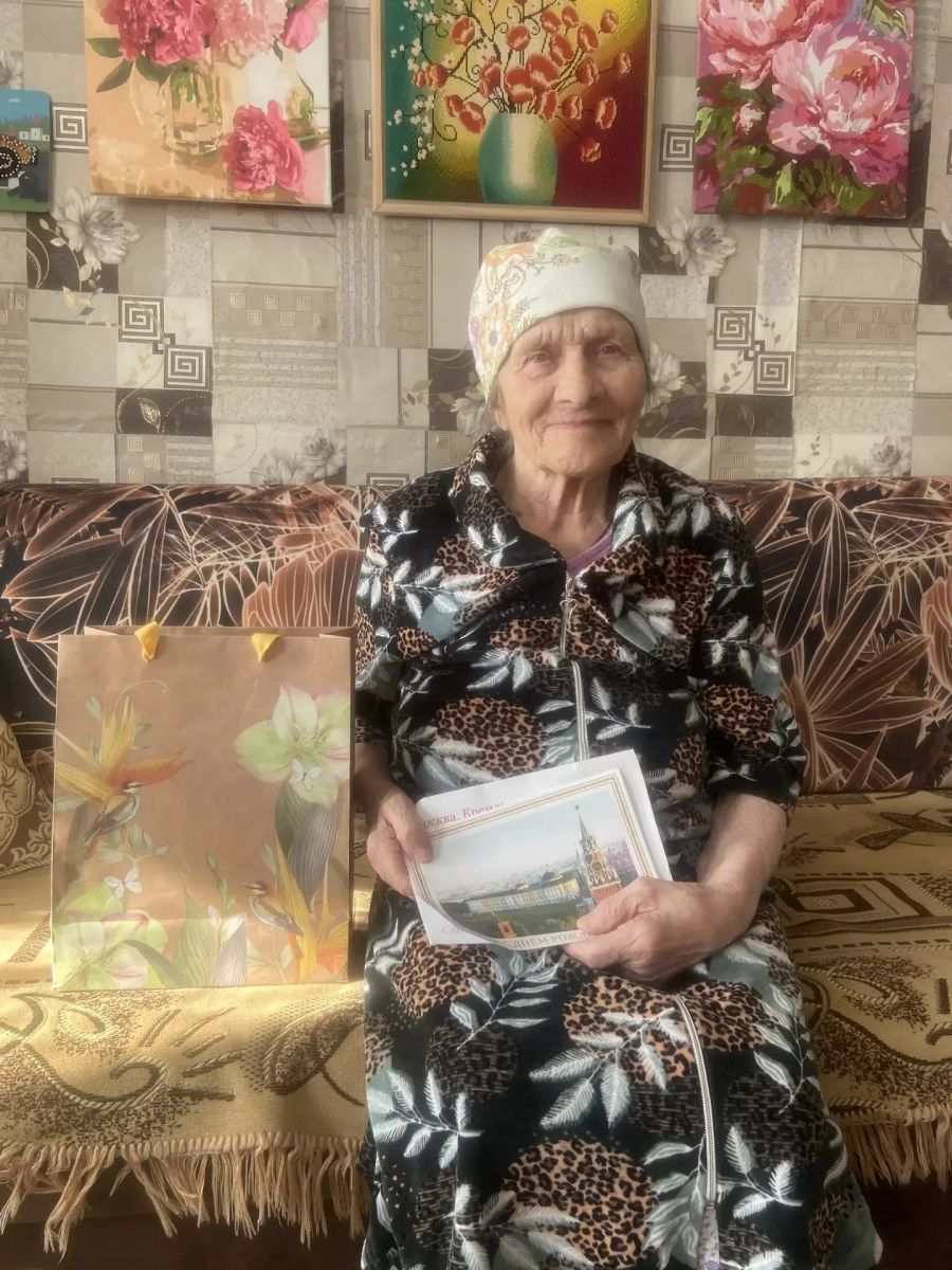 ПОЗДРАВЛЕНИЕ ОТ ПРЕЗИДЕНТА РФ ВРУЧИЛИ ДОЛГОЖИТЕЛЬНИЦЕ Д.СОСНОВКА РЯЗИНОЙ АННЕ НИКИТОВНЕ