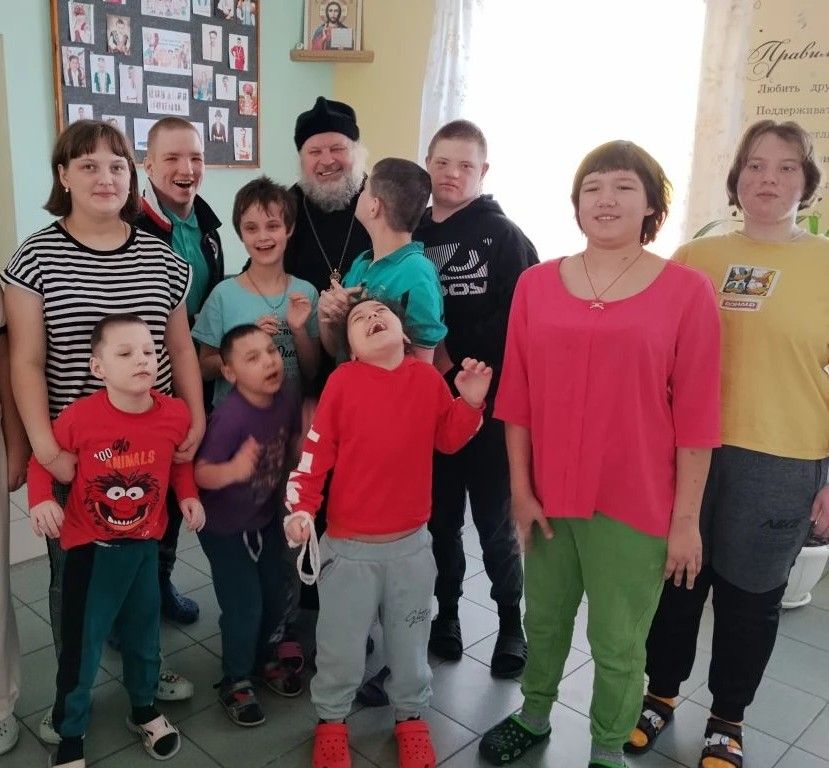 16 марта в детское отделение с визитом приезжал отец Николай