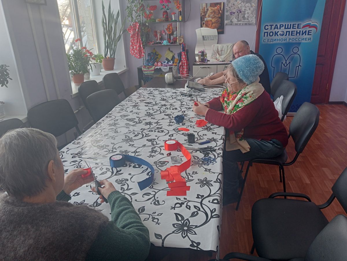 Мастер-класс по изготовлению декоративной броши с использованием атласной ленты