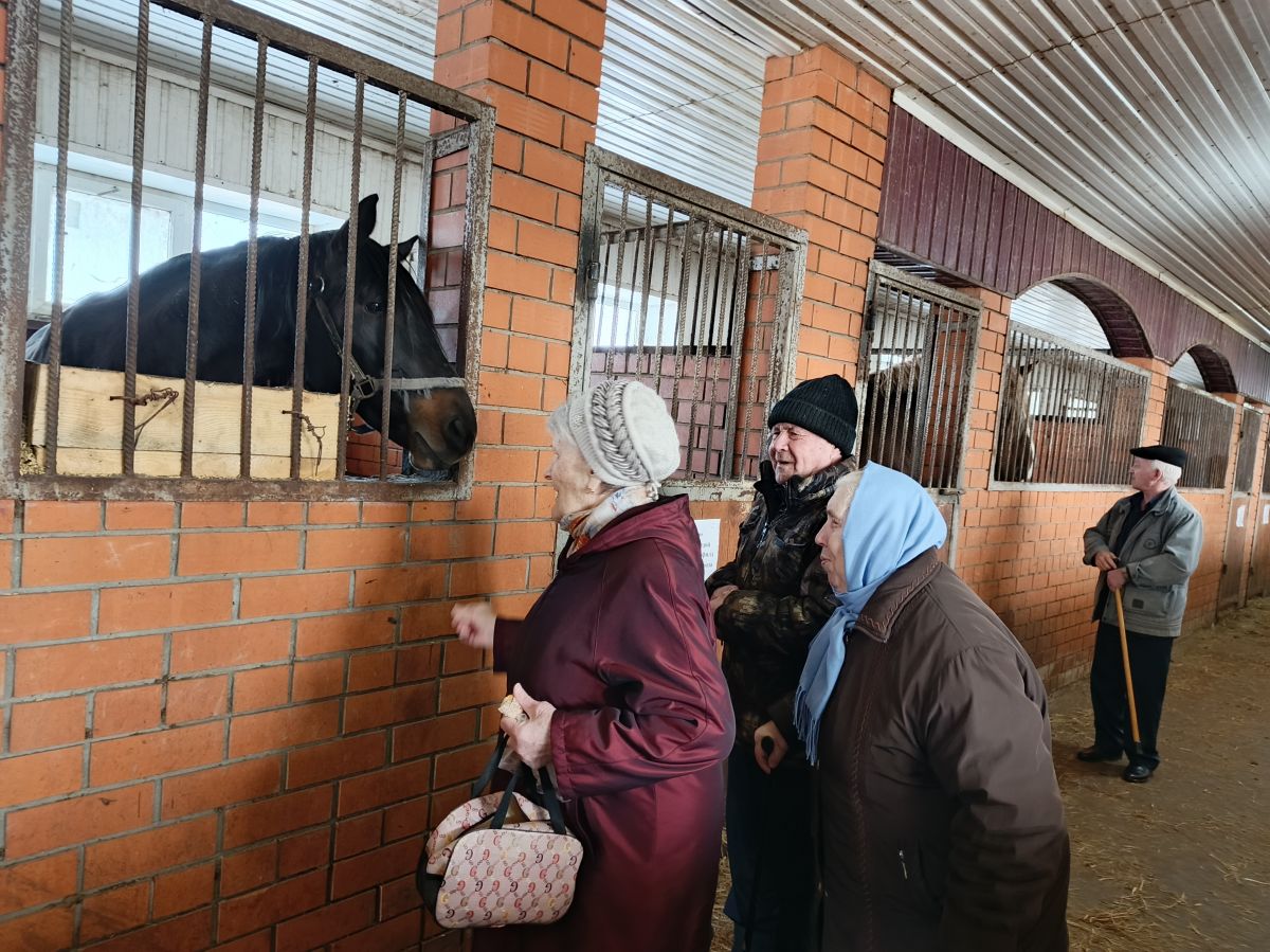 Получатели социальных услуг Ичалковского дома-интерната для престарелых и инвалидов посетили с экскурсией ООО &laquo;Агропромсервис&raquo;
