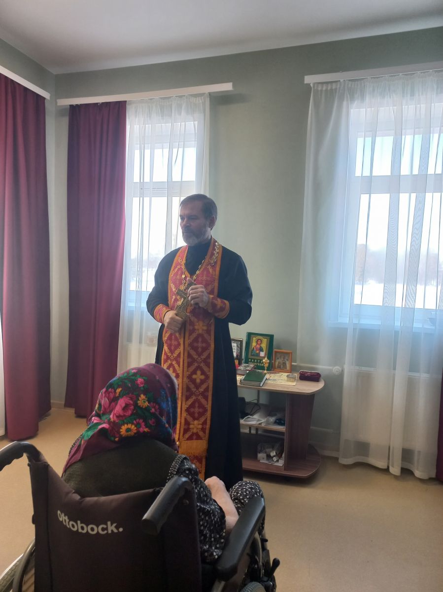 Таинства исповеди и причастия маломобильных получателей социальных услуг