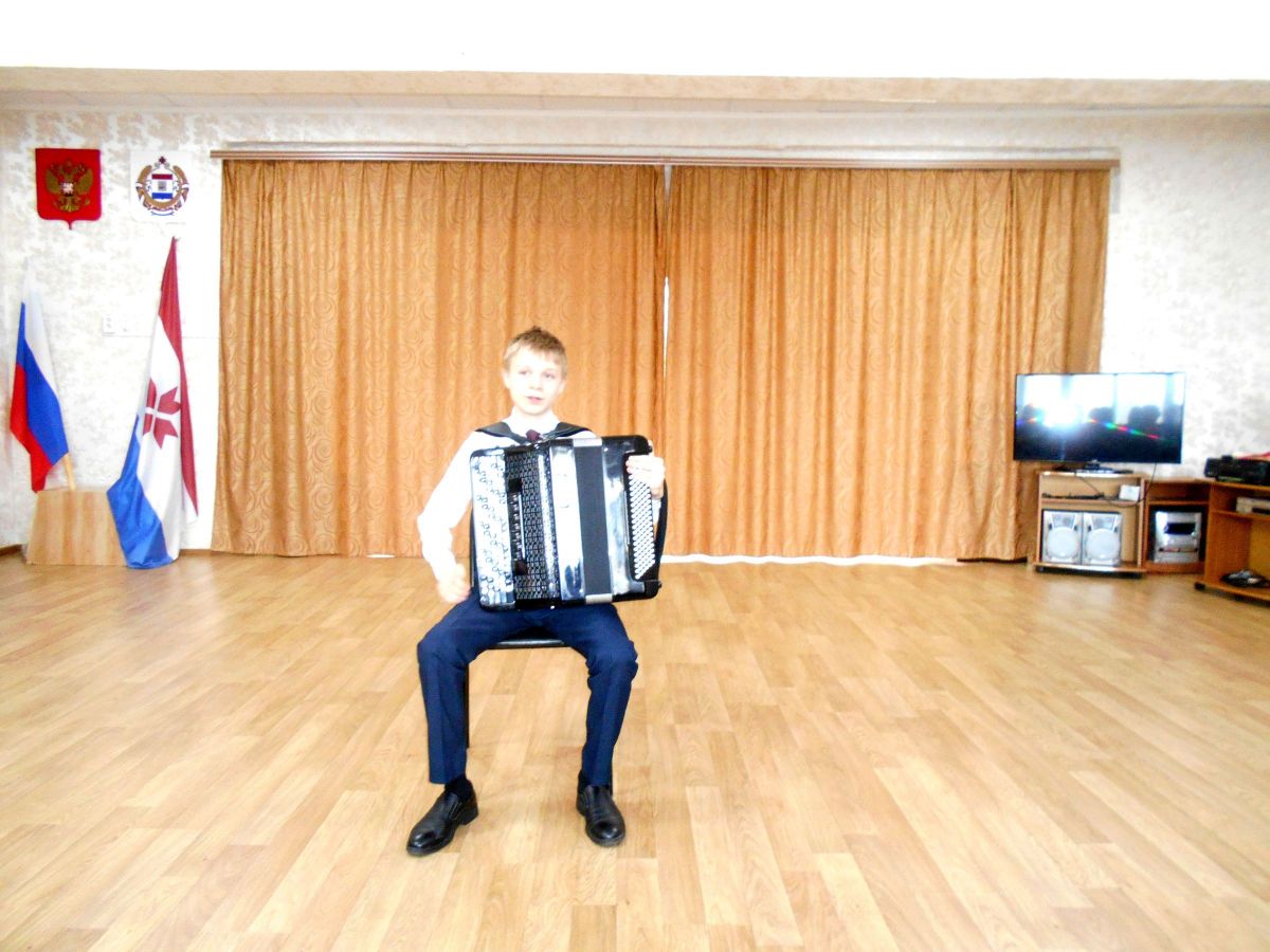 Выступление юного баяниста