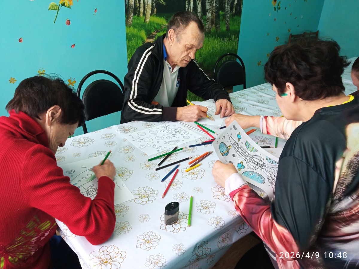 С Днем космонавтики!