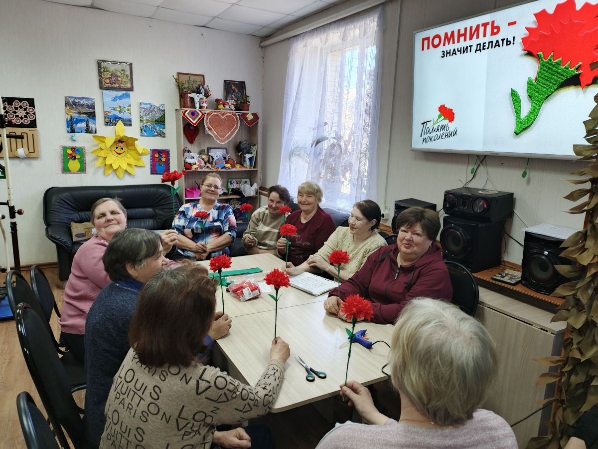 22 апреля в отделении дневного пребывания ГКУ &laquo;СЗН по Теньгушевскому району РМ&raquo; прошёл мастер-класс по изготовлению гвоздики из гофрированной бумаги
