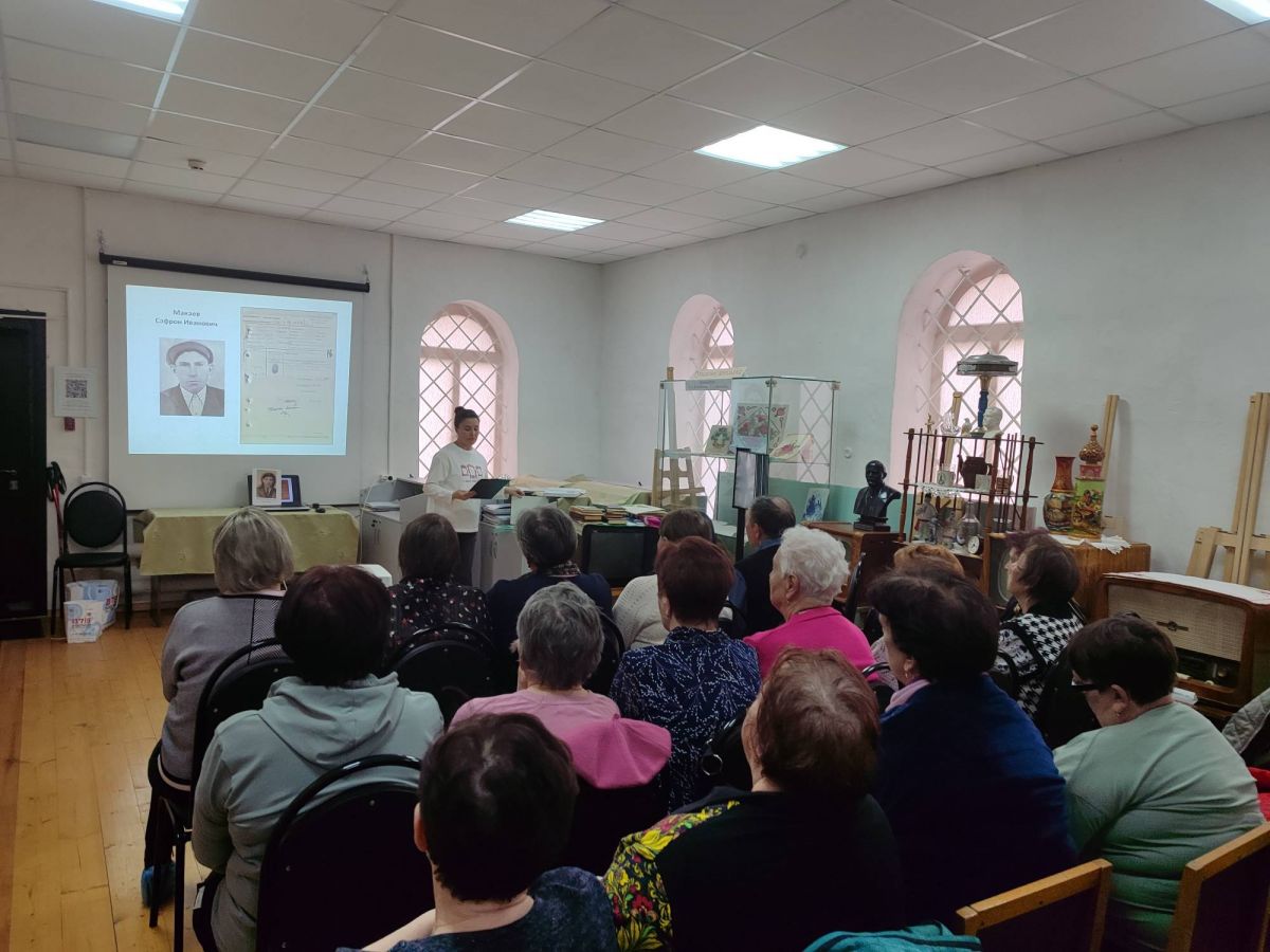 Экскурсия для получателей социальных услуг ОДП с показом презентационного материала на тему &laquo;Память народа&raquo;