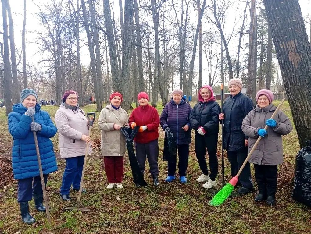 Труд на благо родного посёлка: субботник в Умётском парке!