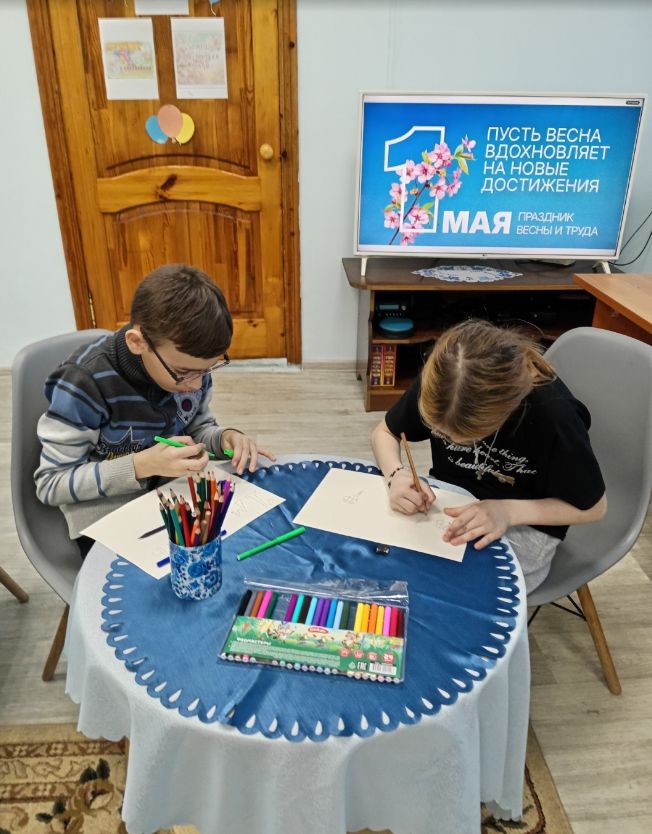 Познавательно - игровая программа &laquo;Мы встречаем Первомай!&raquo;