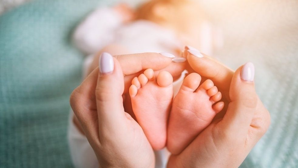 Единовременное выплата женщинам до 25 лет включительно, родившим первого ребёнка в период со 2 июля 2026 года по 1 июля 2027 года, будет предоставляться в размере 150 000 рублей.