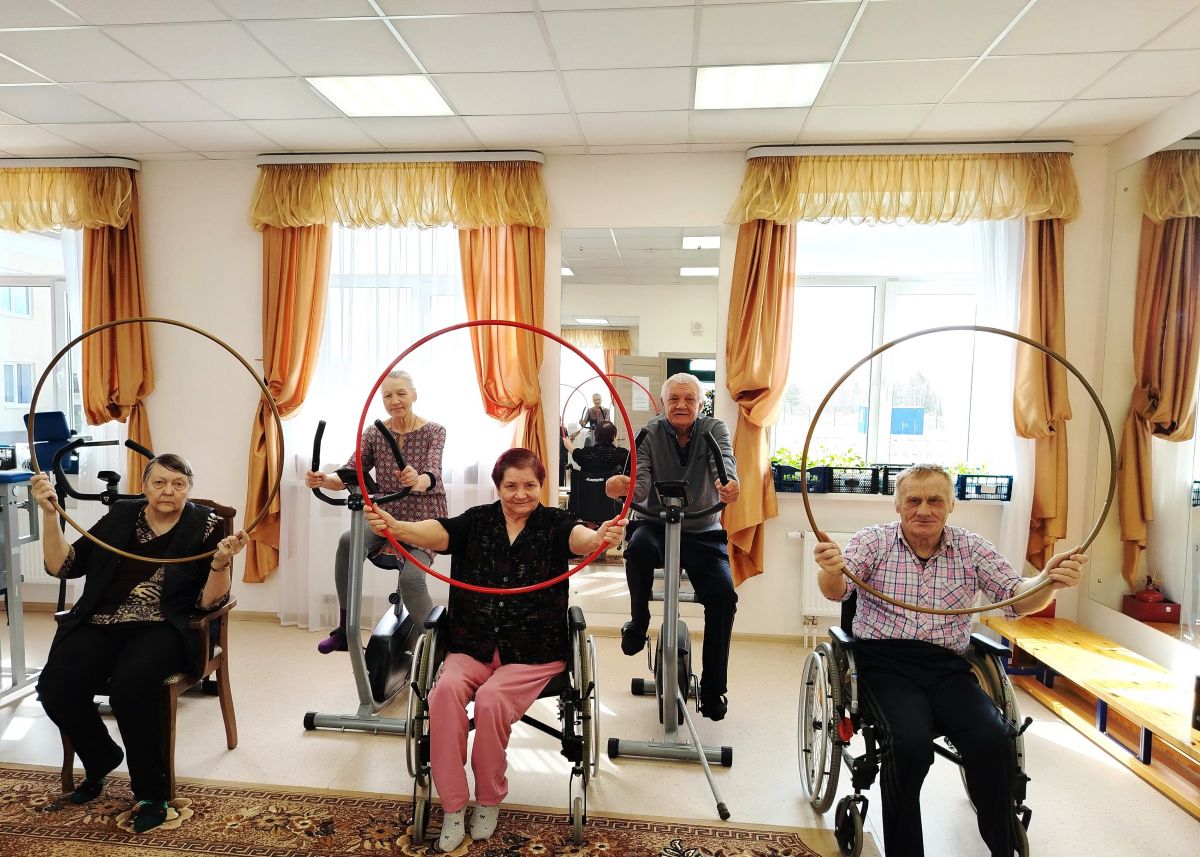 Занятие с обручем