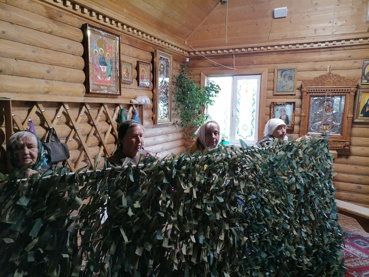 Серебряные волонтёры:  помощь воинам &ndash; дело общее