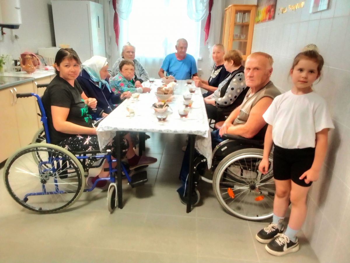 Чаепитие в буфетной комнате