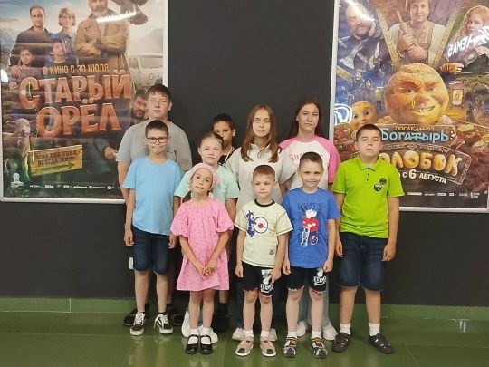 День радости и смеха: как воспитанники детского приюта &laquo;Надежда&raquo; побывали в кино