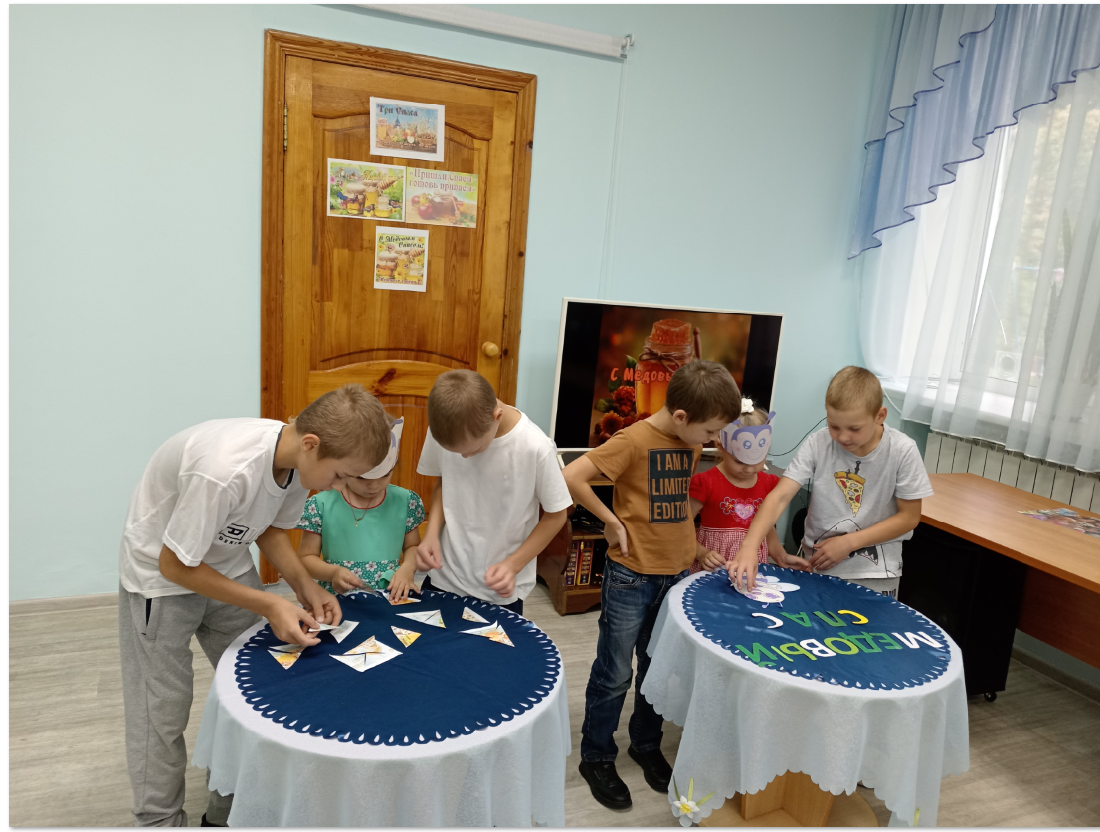 Познавательно &ndash; игровая программа &laquo;Медовый спас &ndash; сладкий час&raquo;