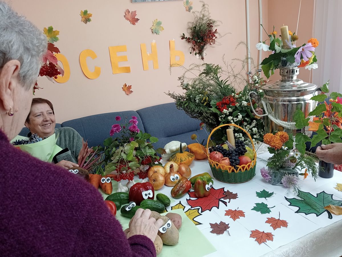 Выставка "Осенняя фантазия" в отделении дневного пребывания ГКУ &laquo;Социальная защита населения по Темниковскому району РМ&raquo;