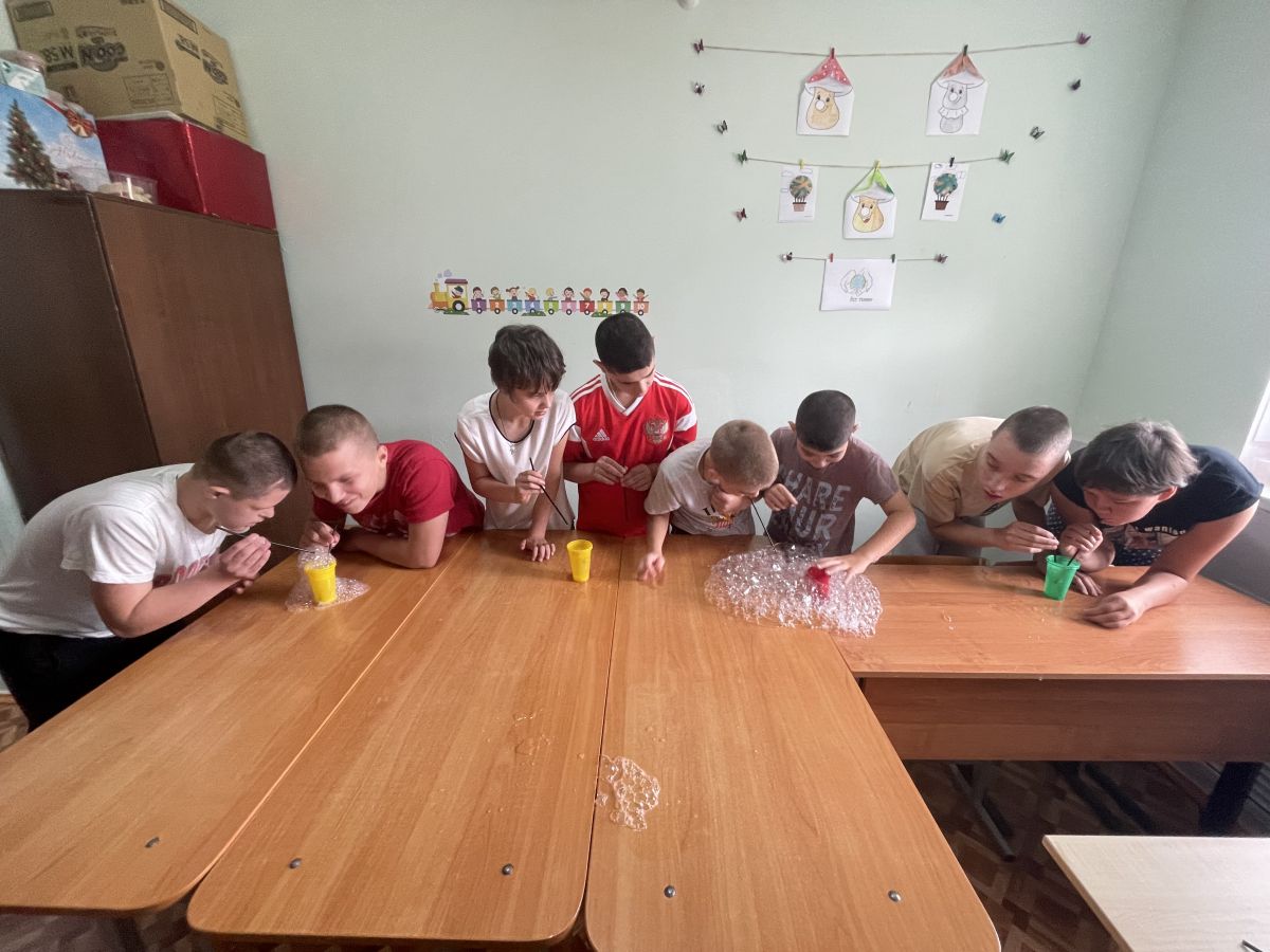 &laquo;Дуем через соломинку&raquo; (дыхательно-игровые упражнения)