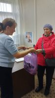 Обеспечение помощников по уходу средствами индивидуальной защиты