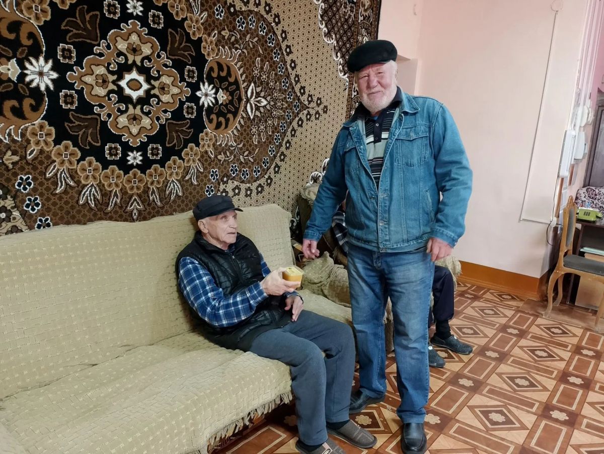 Пасечник угости медом